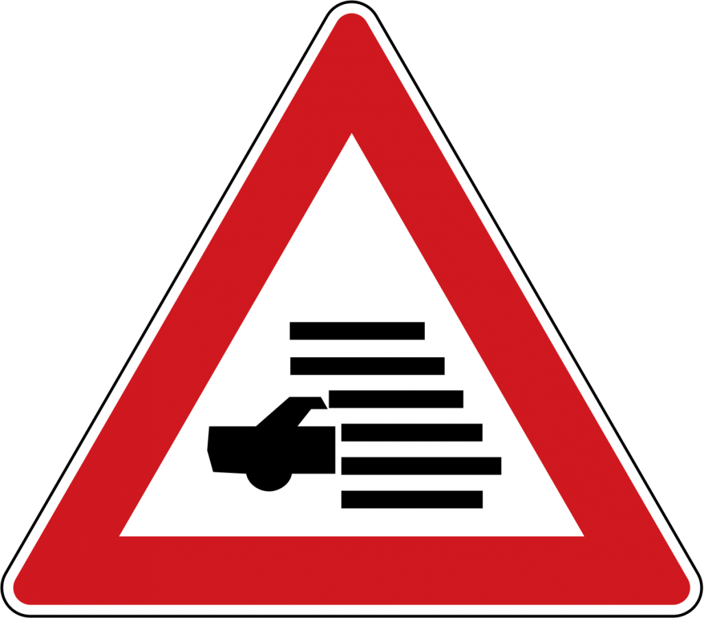 Знак 1.2 5. Дорожный знак в Чехии туман. Знак осторожно туман. Необычные дорожные знаки. Предупреждающие знаки.