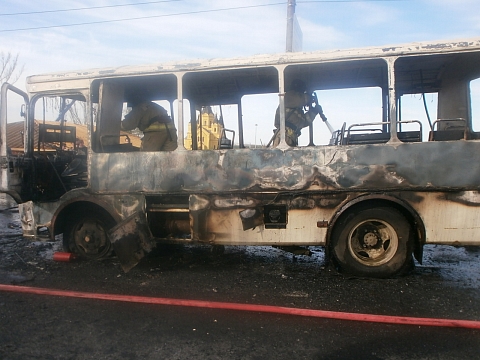 Автобус сгорел фото